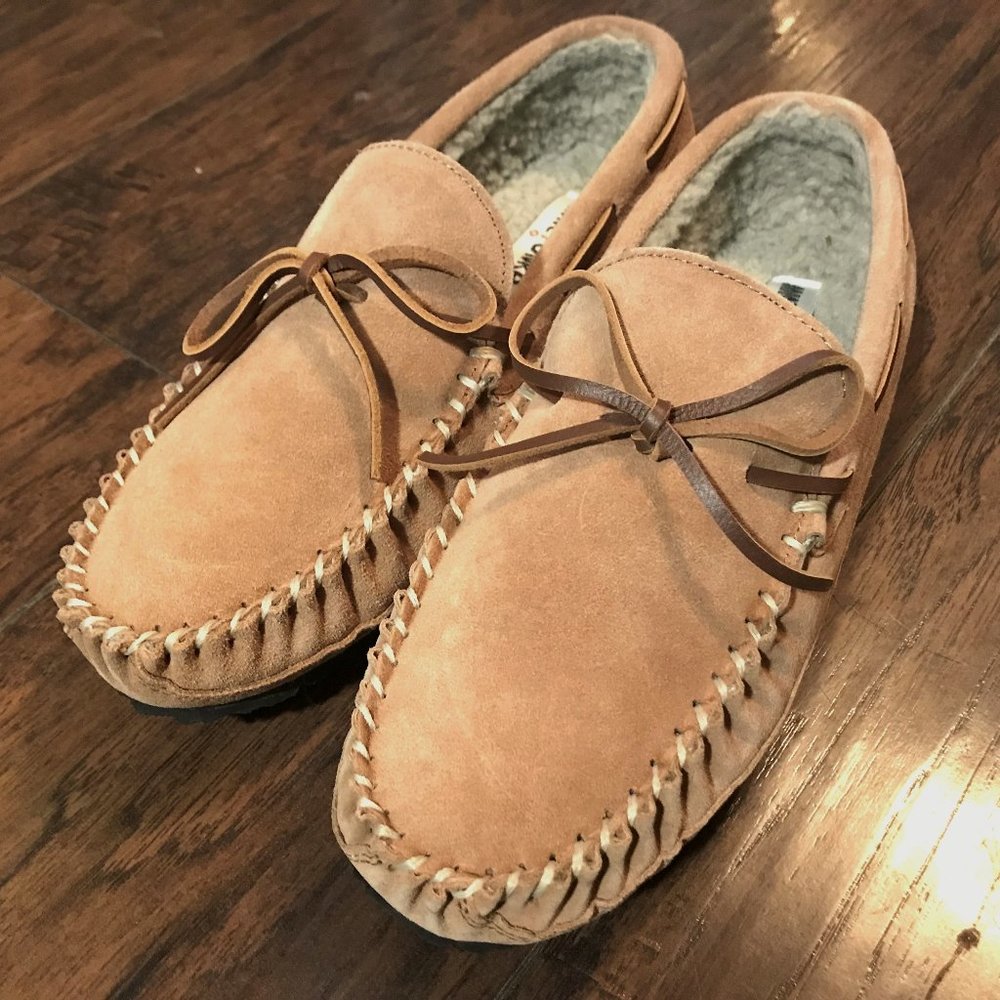 Minnetonka Casey Slipper with Faux fur lining